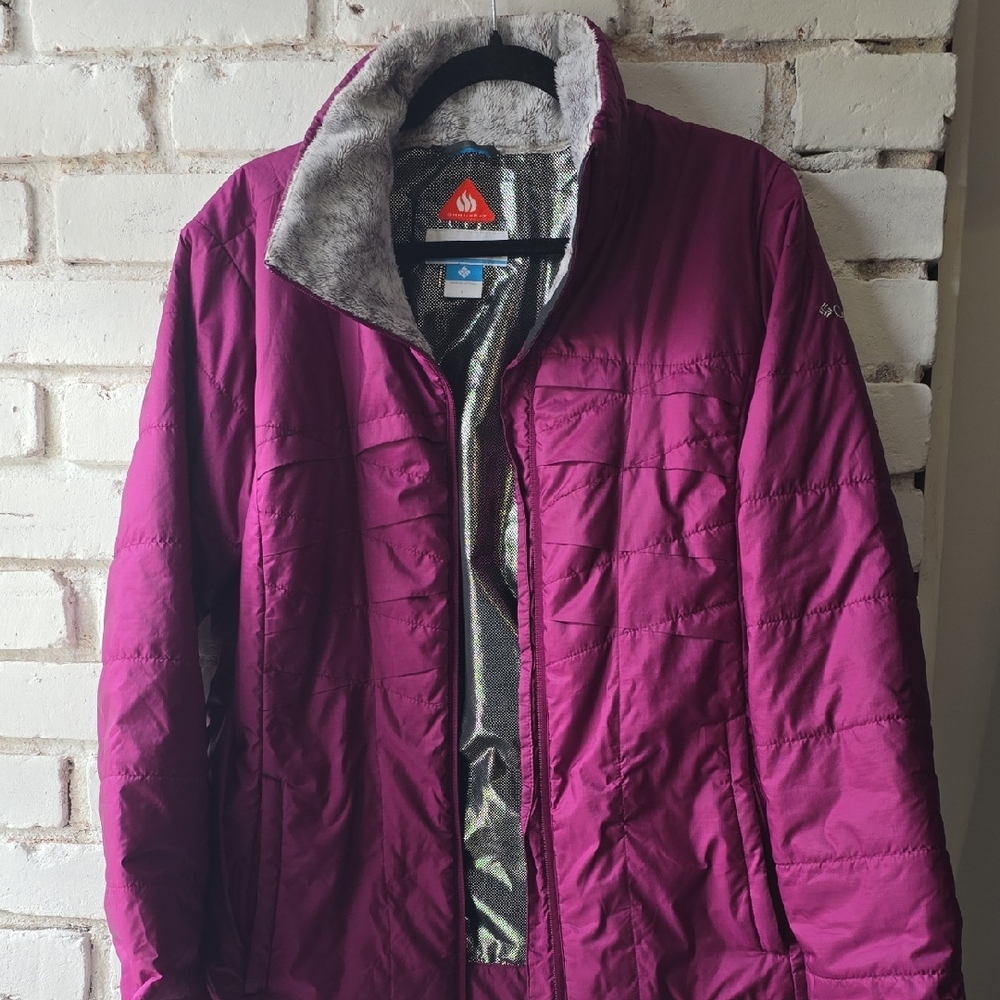 Columbia Women's Jacket in Rich Magenta